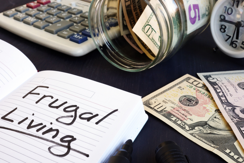 Frugal Living: Cara Efektif Mengelola Keuangan dengan Bijak