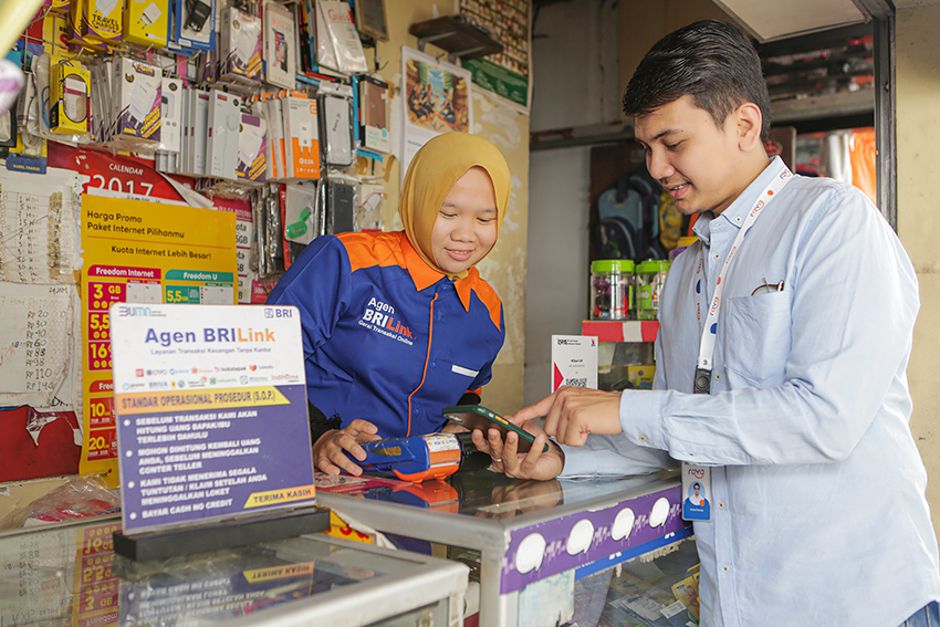 Dukung Mobilitas Masyarakat selama Idul Fitri, Nasabah Bank Raya Kini Bisa Setor dan Tarik Tunai di Agen BRILink